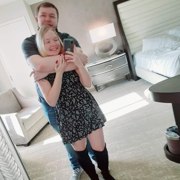 Meet your Posher, Carlee - Picture 1 of 1